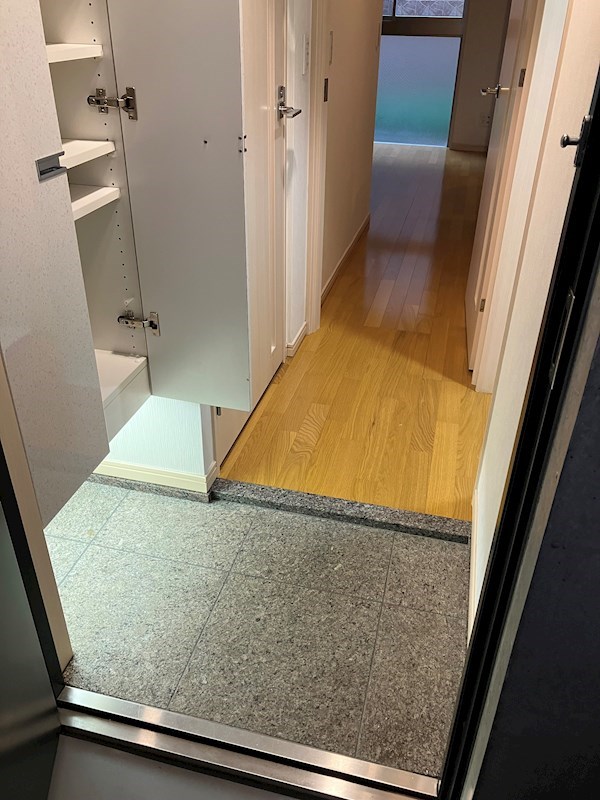 グリフォン 玄関