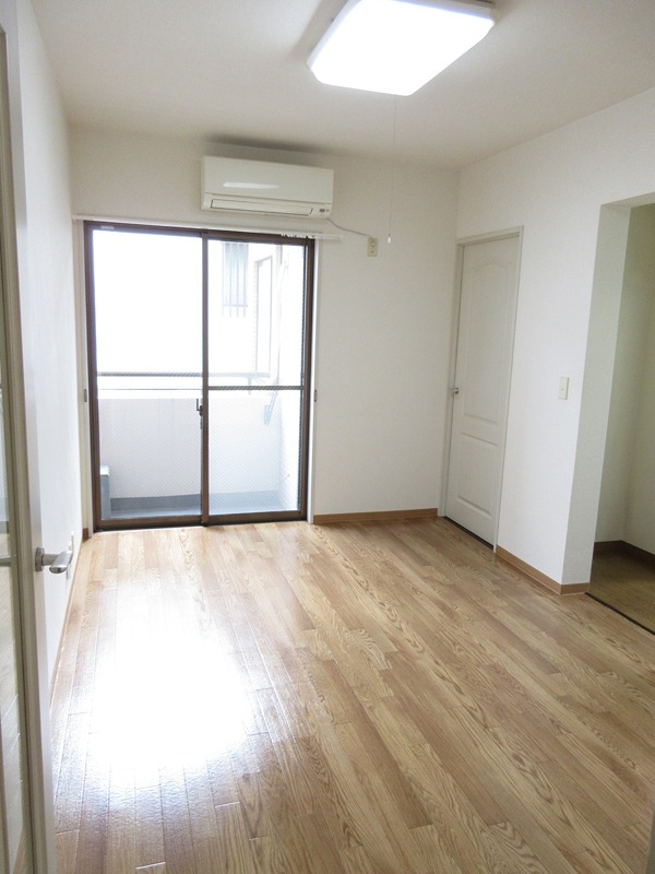 カーサ・デ・セビーア弥生 リビング