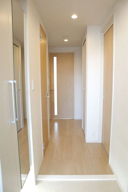 グランデール四谷 玄関