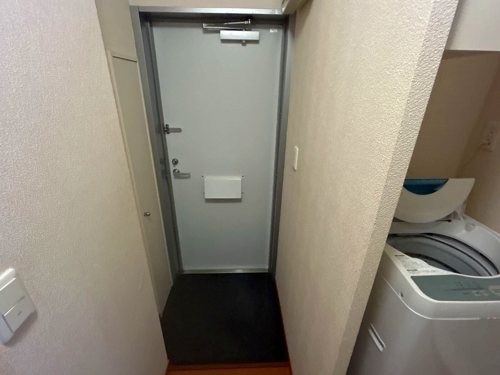 レオパレス小日向 玄関