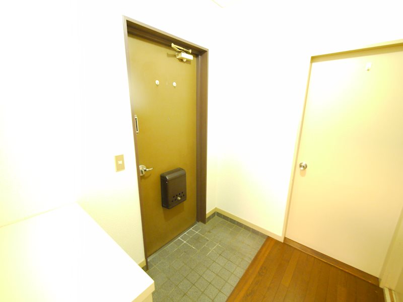 高野ビル 玄関