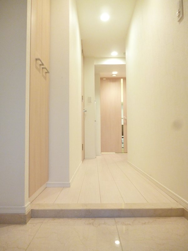 メイクスデザイン 東新宿 玄関