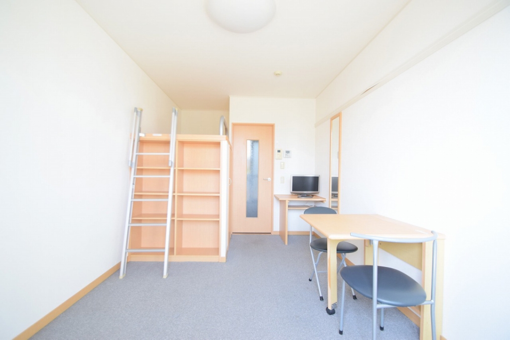 レオパレス大井 リビング