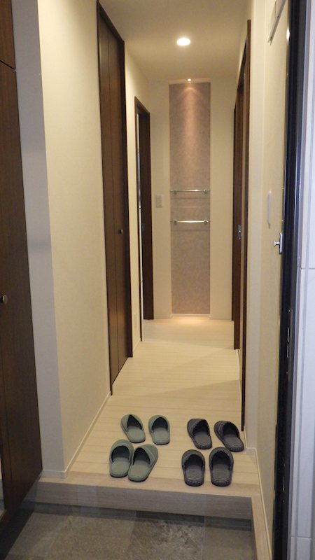 フォルクA・T 玄関