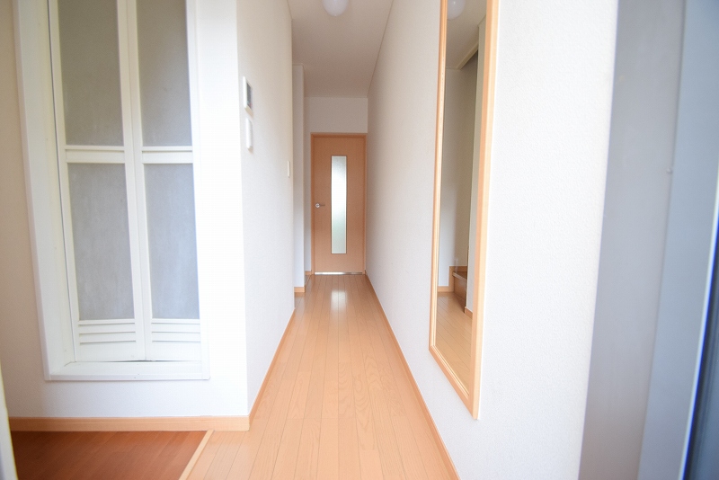 レオパレス玉川 玄関