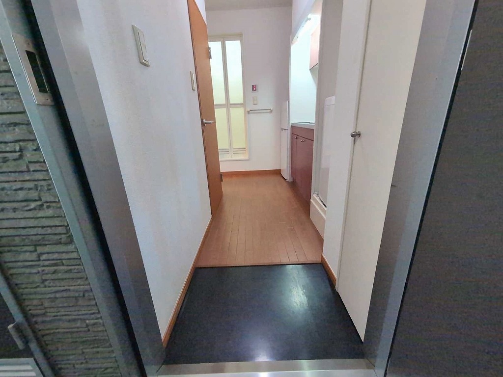 レオパレス東大井 玄関