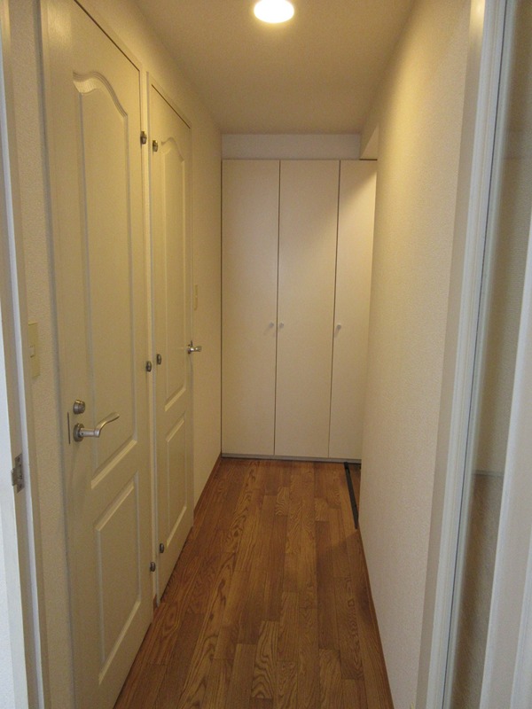 カーサ・デ・セビーア弥生 玄関