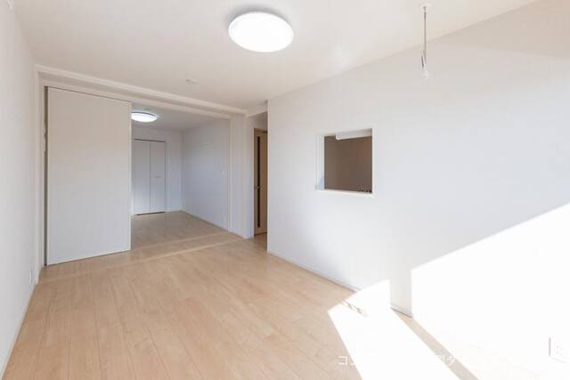 メゾン　アイティ　クイーン リビング