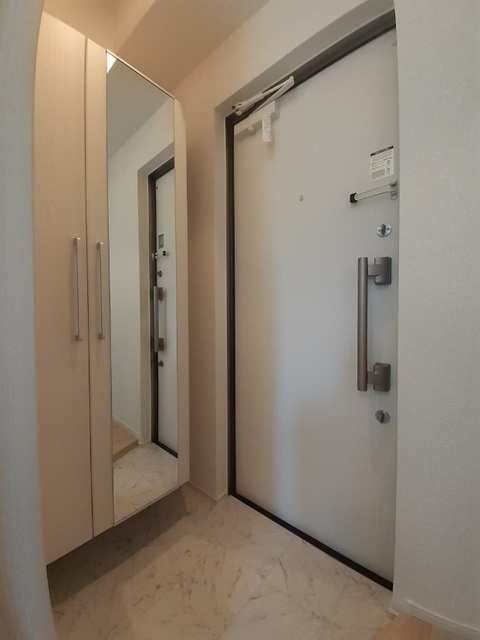 サンライズ下馬 玄関