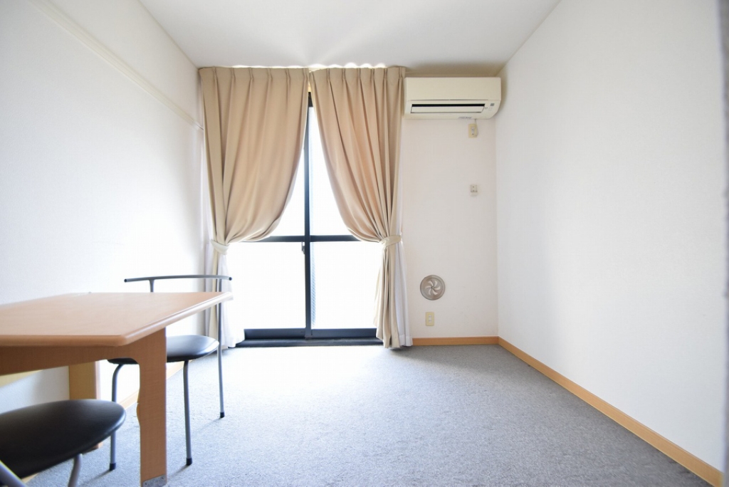 レオパレスプランタン ベッドルーム