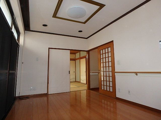 杉並区和泉2丁目戸建 リビング