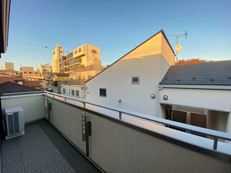 ヴィラ・シンビオーズ三軒茶屋 ベランダ