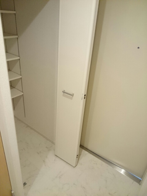 インテルノ芦花 玄関