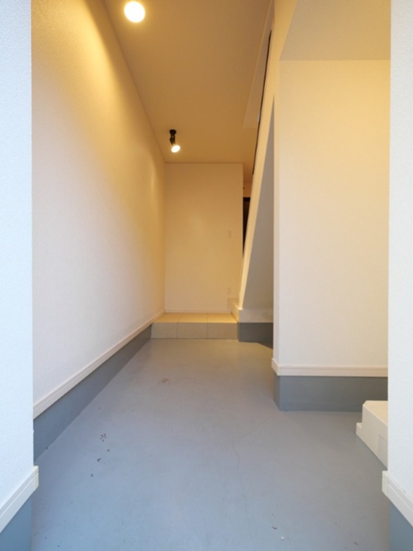 Ｆ－ｇａｒａｇｅ野方 玄関