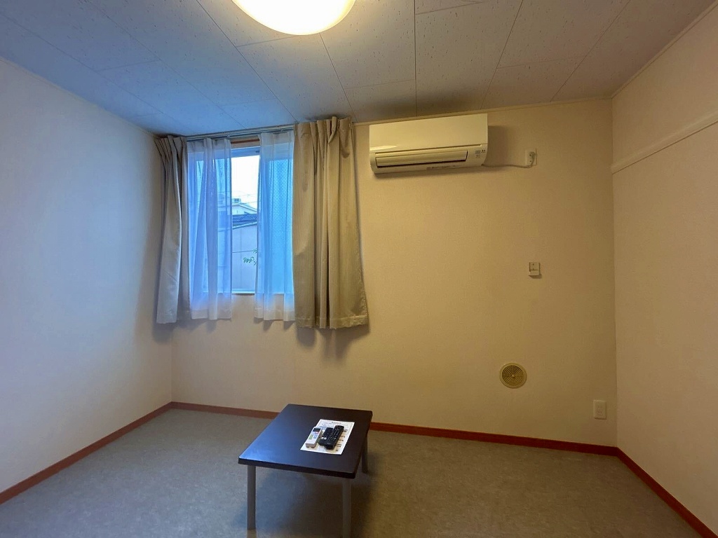 レオパレス小日向 リビング