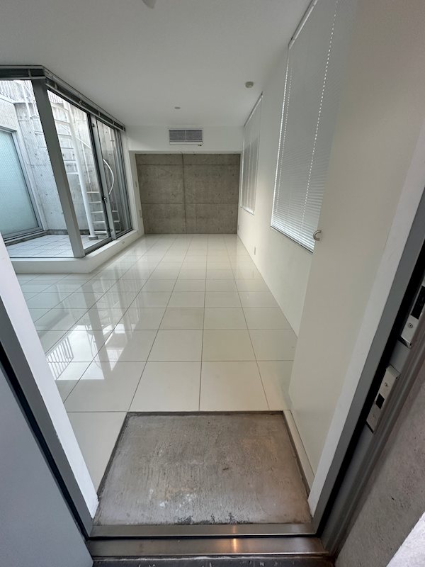 Ｍｏｄｅｌｉａ　Ｂｒｕｔ表参道 玄関