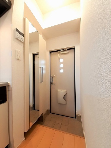 レフィナードソメイＢ棟 玄関