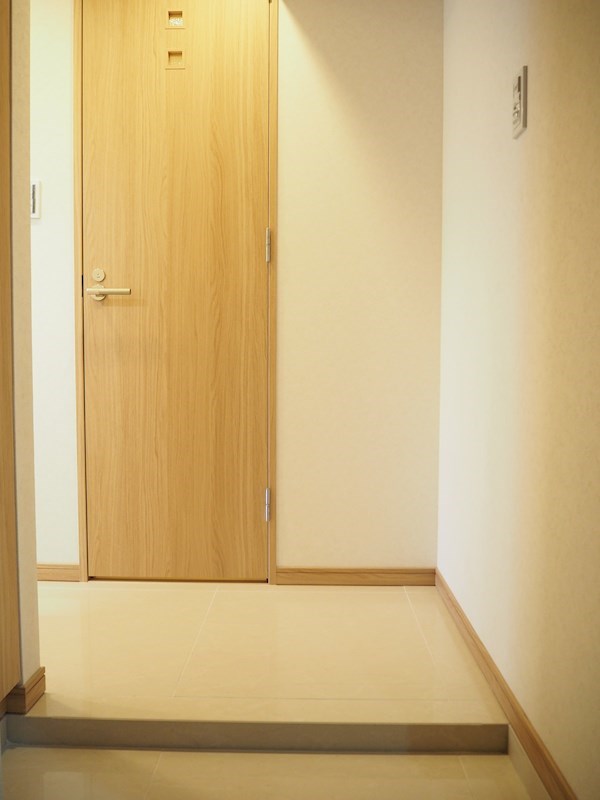 ルーブル新宿原町 玄関