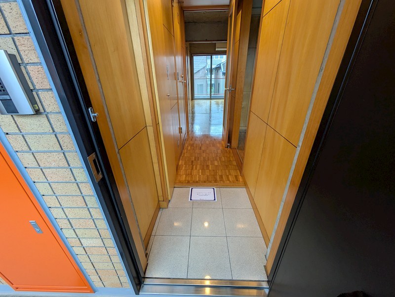 レベント柿の木坂 玄関