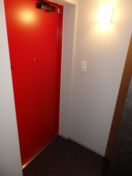 ZOOM東新宿 玄関