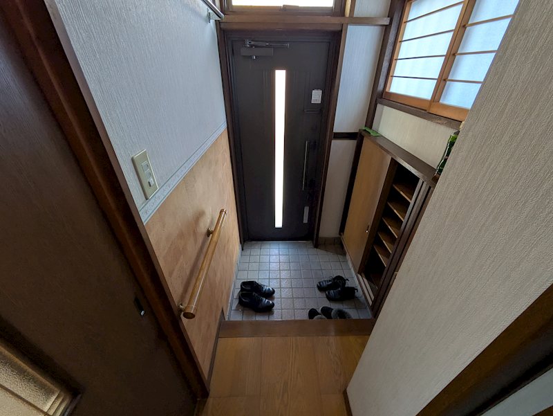 高円寺北3丁目戸建 玄関