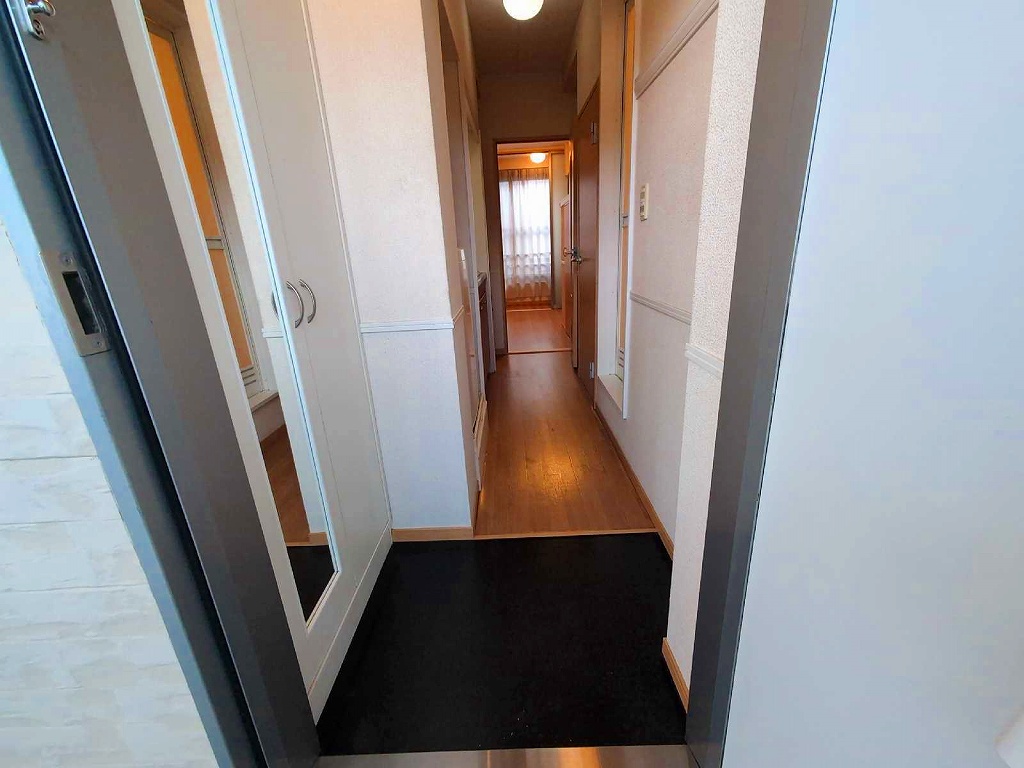 レオパレス冨士 玄関