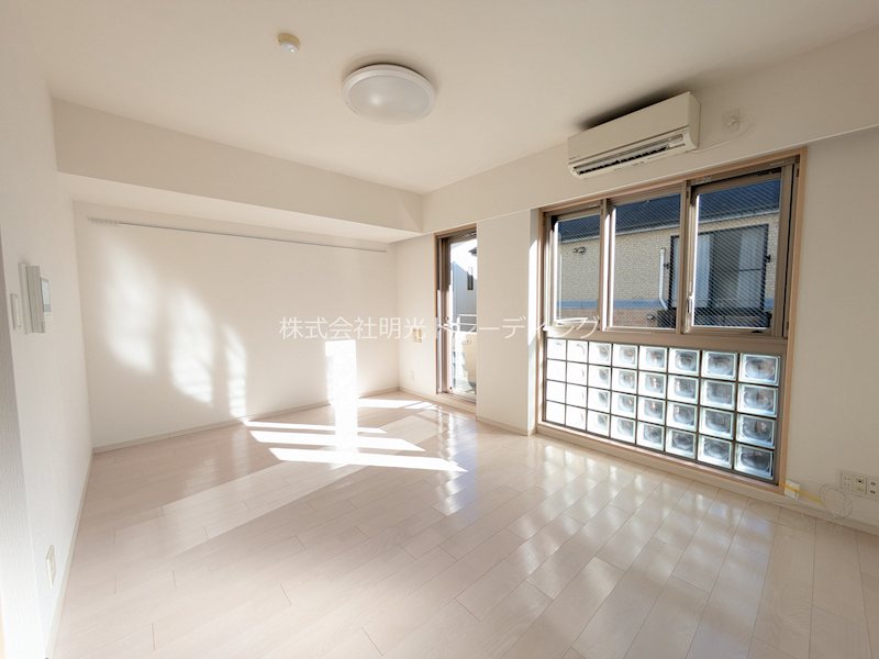 ミルーム赤坂弐番館 リビング