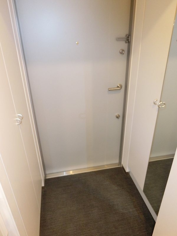 ZOOM都庁前 玄関