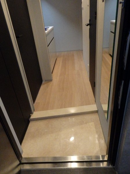 ZOOM西新宿 玄関