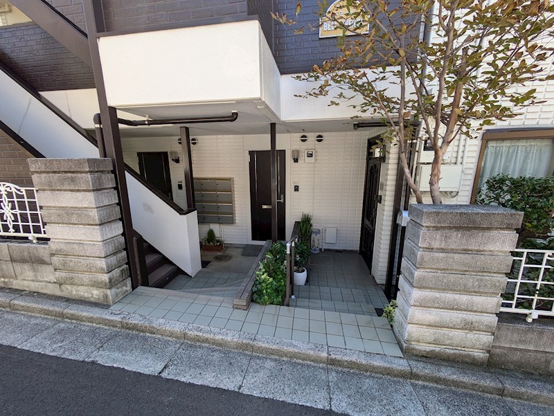 ドミールベルチェリー 玄関