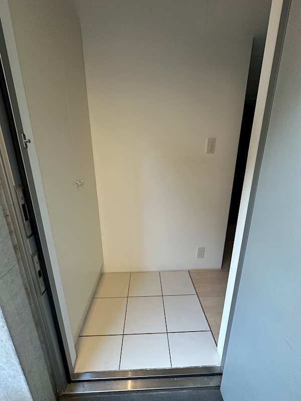 Ｍｏｄｅｌｉａ　Ｂｒｕｔ表参道 玄関