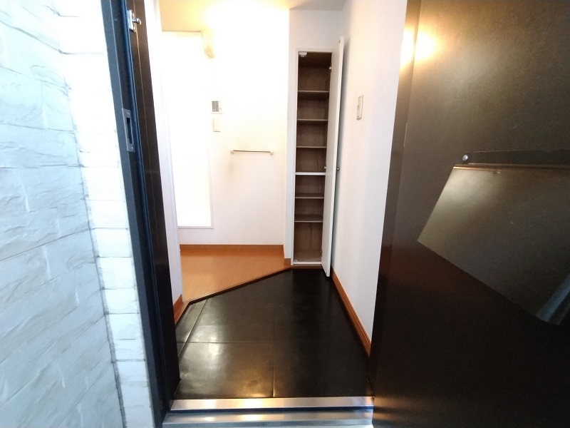 レオパレス幡ヶ谷 玄関