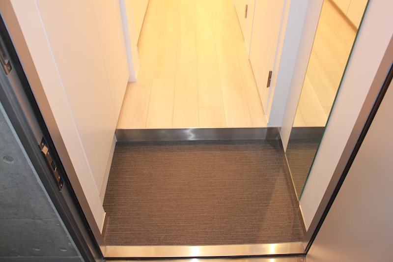 ZOOM都庁前 玄関