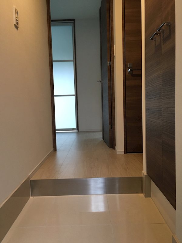 メイクスデザイン新宿 玄関