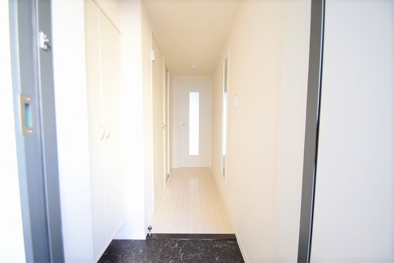 レオネクストアルバーロ原宿 玄関