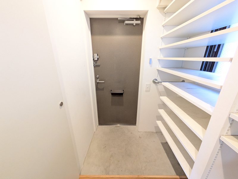 西小山アパートメント 玄関