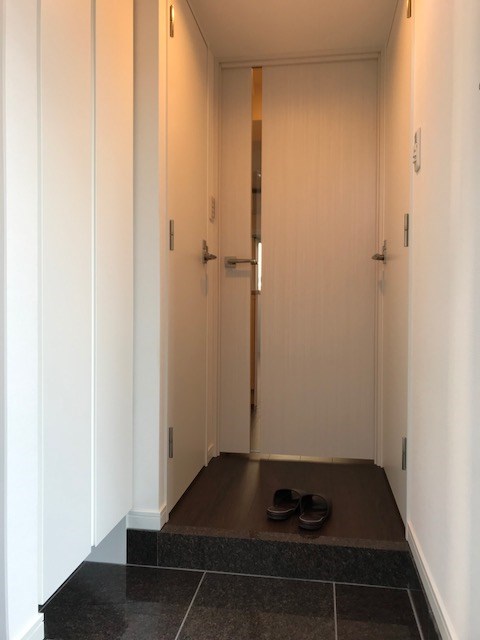 グランドコンシェルジュ三宿アジールコート 玄関