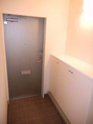 リュゼ経堂 玄関