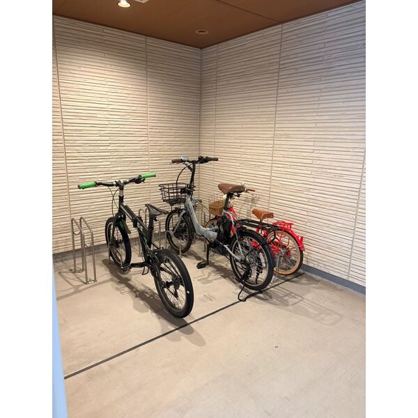 Skye Thira その他5