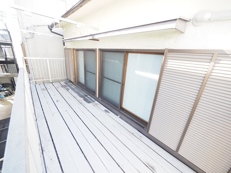 フルリノベーション済　幡ヶ谷戸建　リビング広々 ベランダ