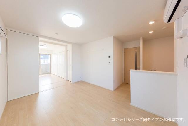 メゾン　アイティ　クイーン リビング