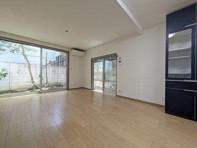 弦巻3丁目戸建 リビング