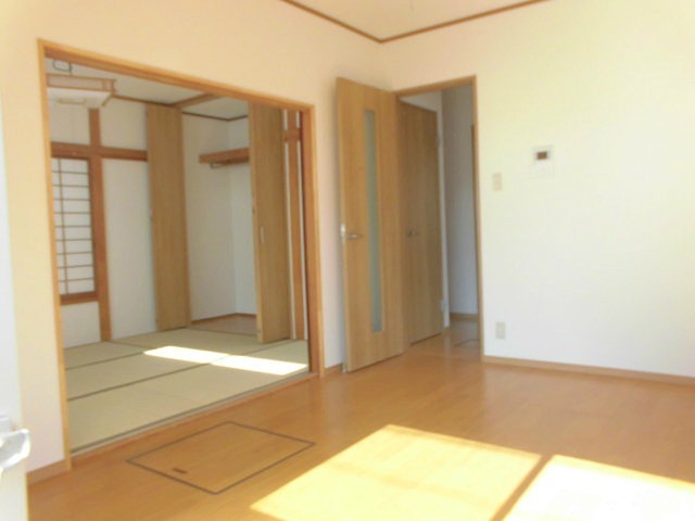 八雲3丁目戸建 リビング