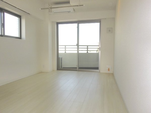 フェニシア三軒茶屋 リビング