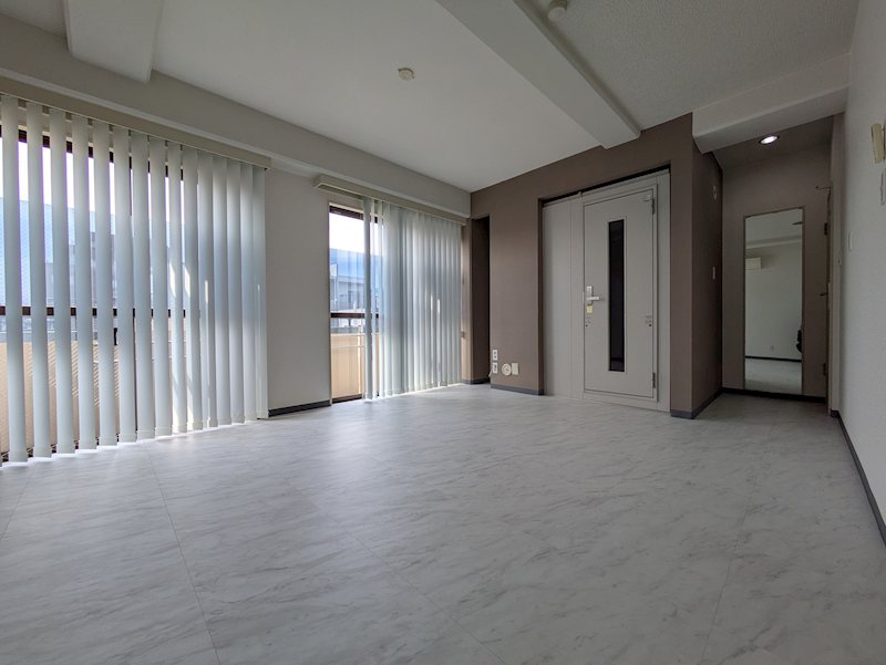 パインヒルガーデン 玄関