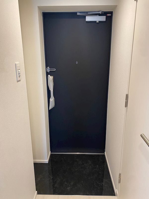 メイクス若松河田 玄関