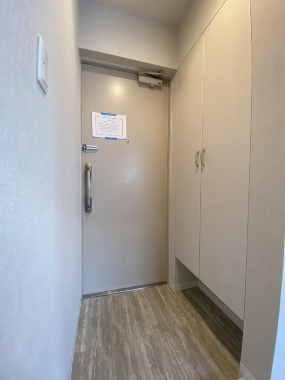 ツルマキロジ 玄関