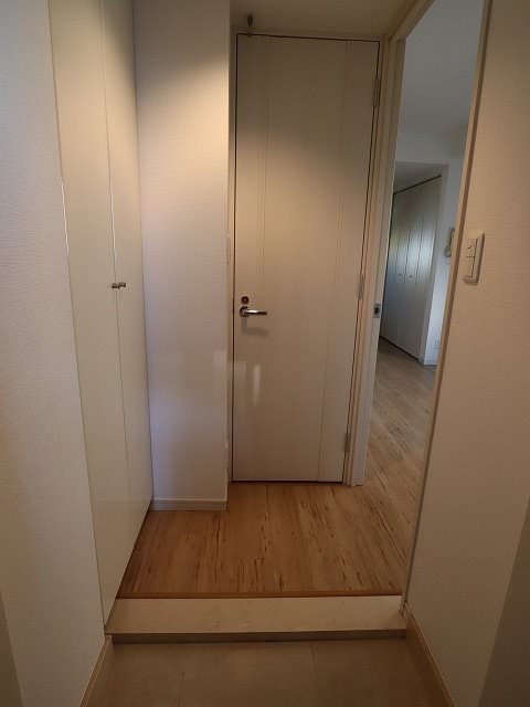 カスタリア新宿御苑 玄関