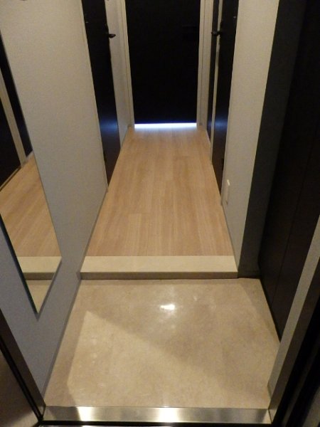 ZOOM西新宿 玄関