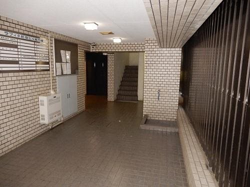 ラフィネ新宿 玄関